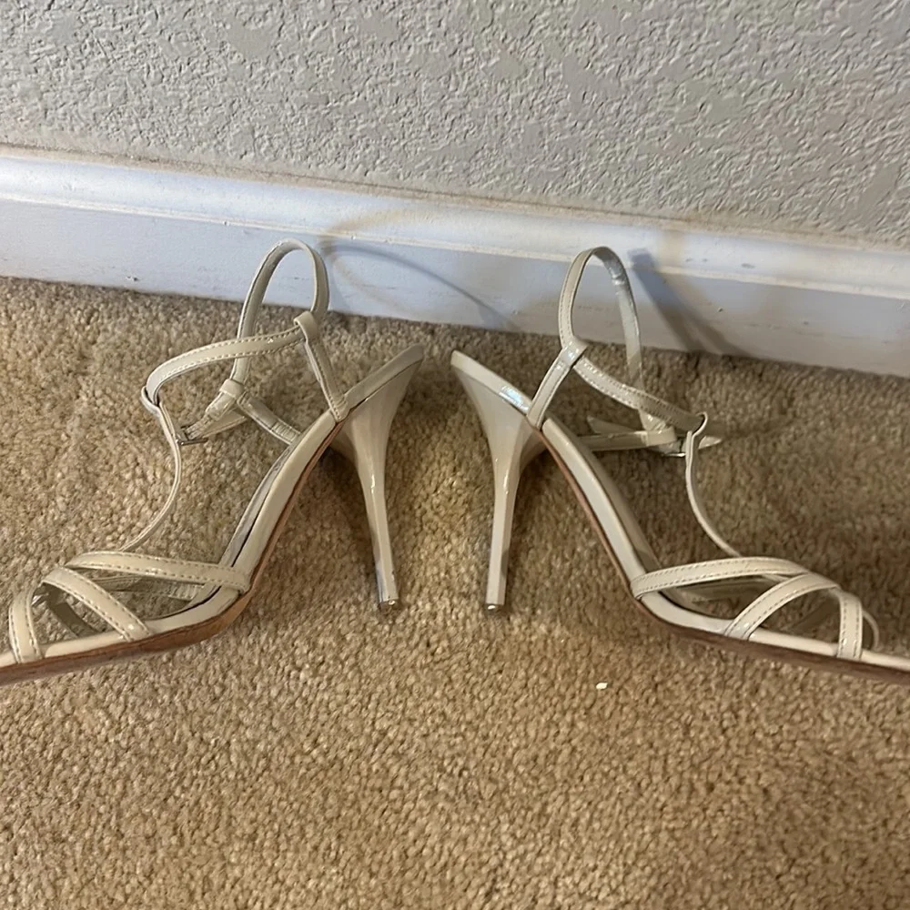 Strappy Aldo sandals! Perfect for spring! 💐🌻🌷 - Picture 2 of 8